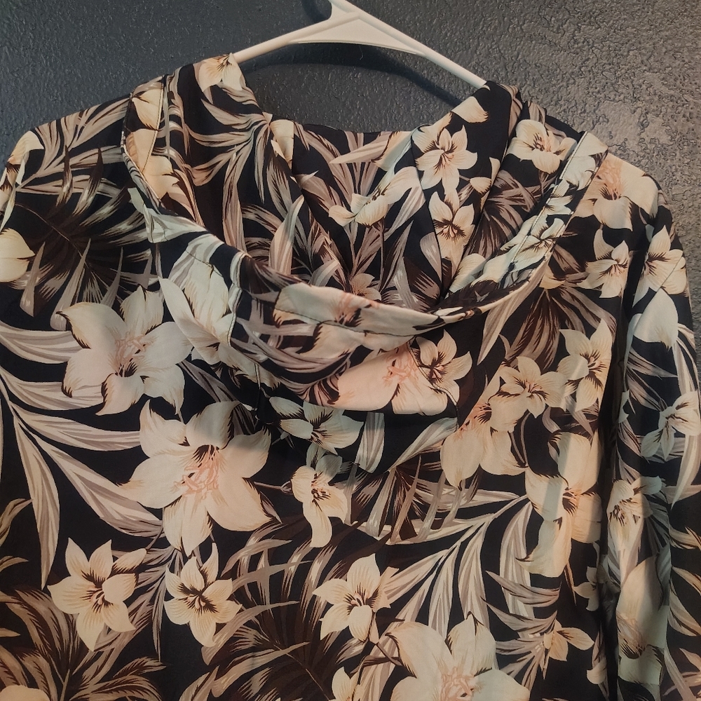 Hurley Cropped Athletic Black and Cream Floral Hoodie - Picture 7 of 7